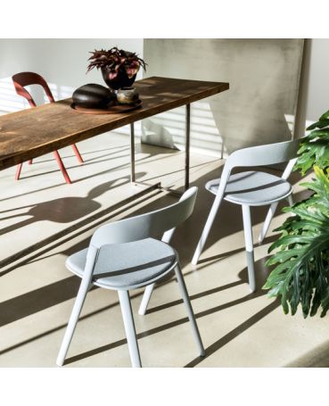 Pila Chair